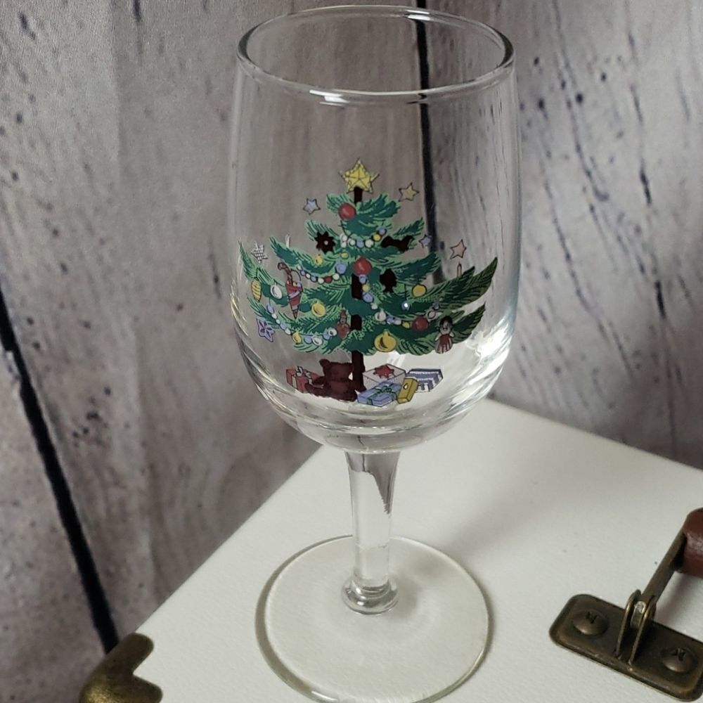 ‎Vintage Christmas Small Wine Glass